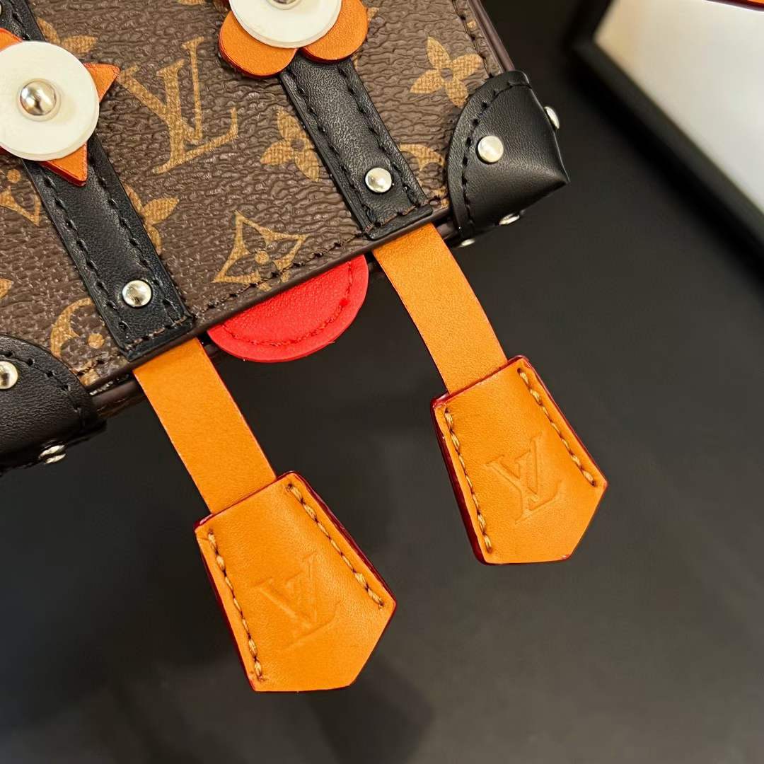 Louis Vuitton LV Unisex Mister Trunk Key Holder And Bag Charm M01201