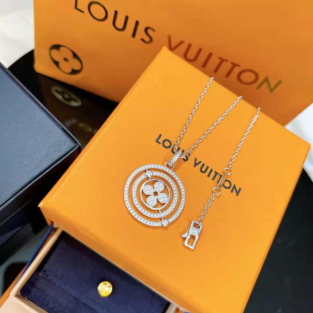 Louis Vuitton Women Idylle Blossom Medallion White Gold and Diamonds