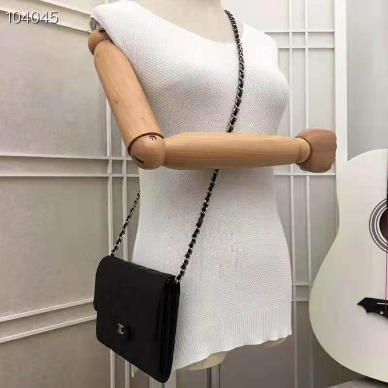 Chanel Women Classic Clutch with Chain in Lambskin Leather-Black