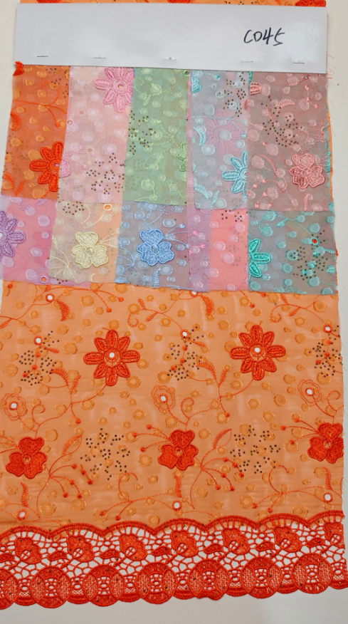 C045 Tissu en chiffon avec motif coupé, broderie 3D et application de strass