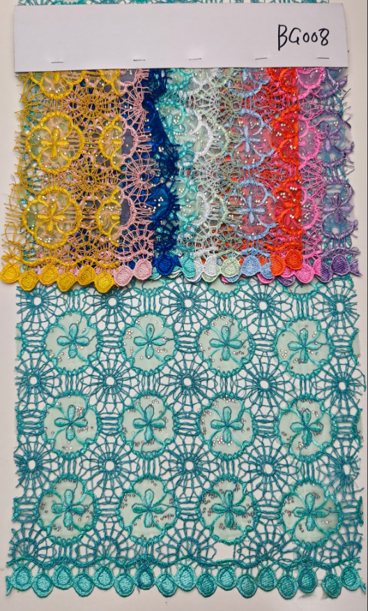 BG008 Organza, découpe laser, cordon torsadé, bordure soluble et strass