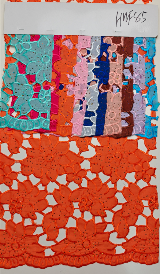 HWF85 Tissu imitation coton unicolore avec découpe laser et application de strass