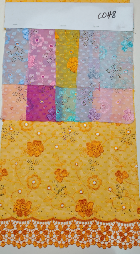 C048 Tissu en chiffon avec motif coupé, broderie 3D et application de strass