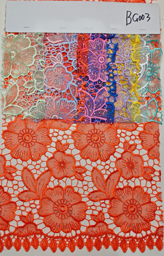 BG003 Organza, découpe laser, cordon torsadé, bordure soluble et strass