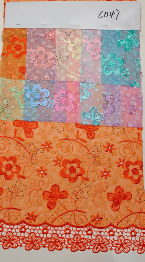 C047 Tissu en chiffon avec motif coupé, broderie 3D et application de strass