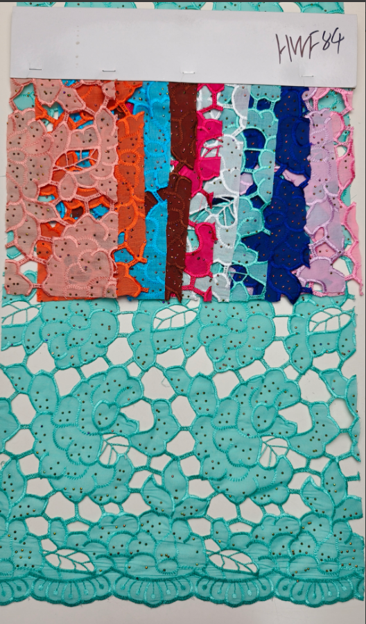 HWF84 Tissu imitation coton unicolore avec découpe laser et application de strass