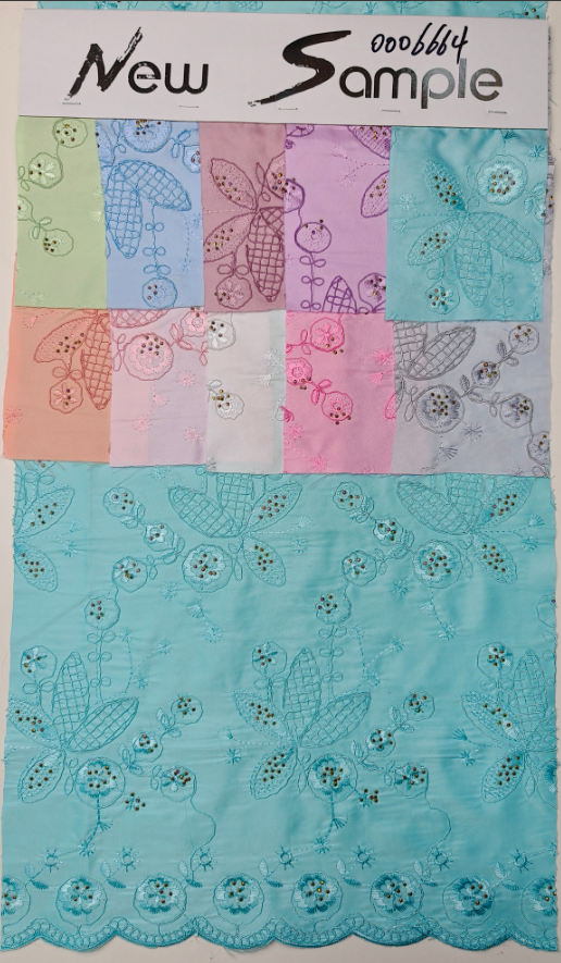 6664  Tissu avec torsade sergée et application de strass