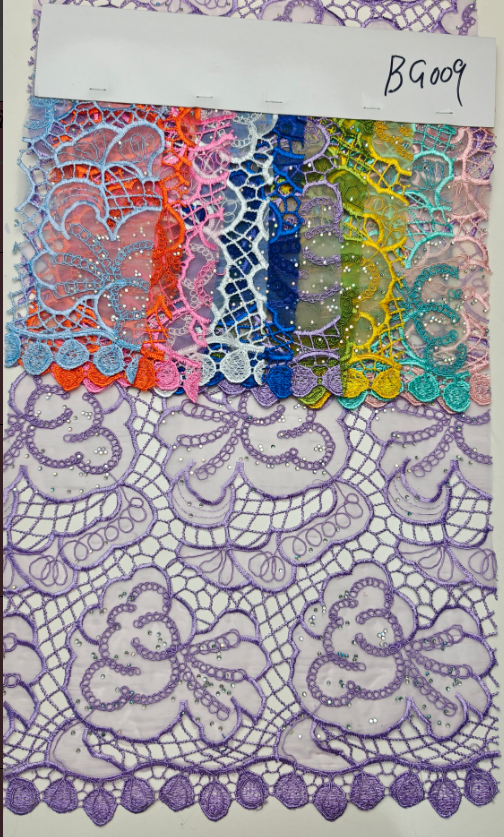 BG009 Organza, découpe laser, cordon torsadé, bordure soluble et strass