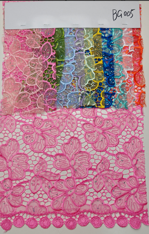 BG005 Organza, découpe laser, cordon torsadé, bordure soluble et strass