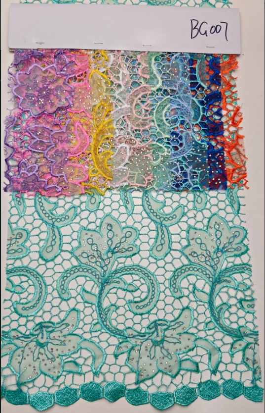 BG007 Organza, découpe laser, cordon torsadé, bordure soluble et strass