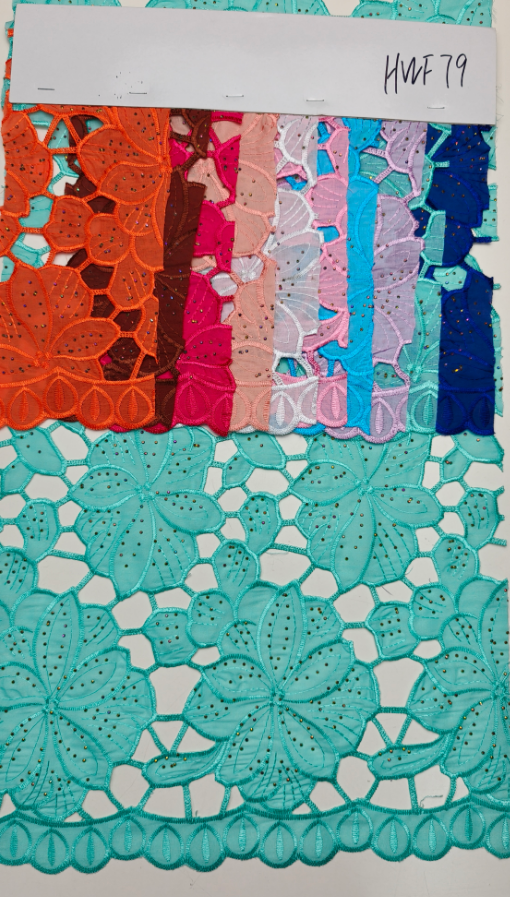 HWF79 Tissu imitation coton unicolore avec découpe laser et application de strass