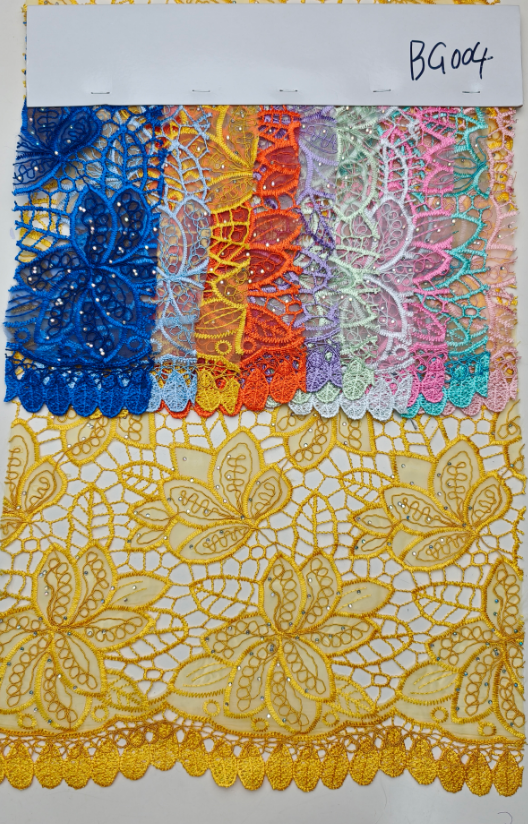 BG004 Organza, découpe laser, cordon torsadé, bordure soluble et strass