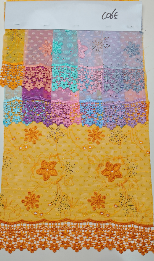 C065 Tissu en chiffon avec motif coupé, broderie 3D et application de strass