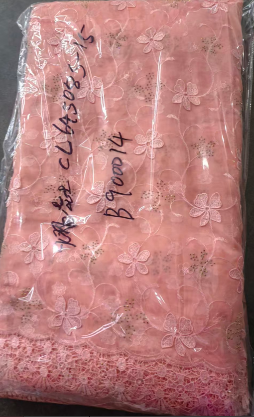 B900014 Tissu en chiffon avec motif coupé, broderie 3D et application de strass