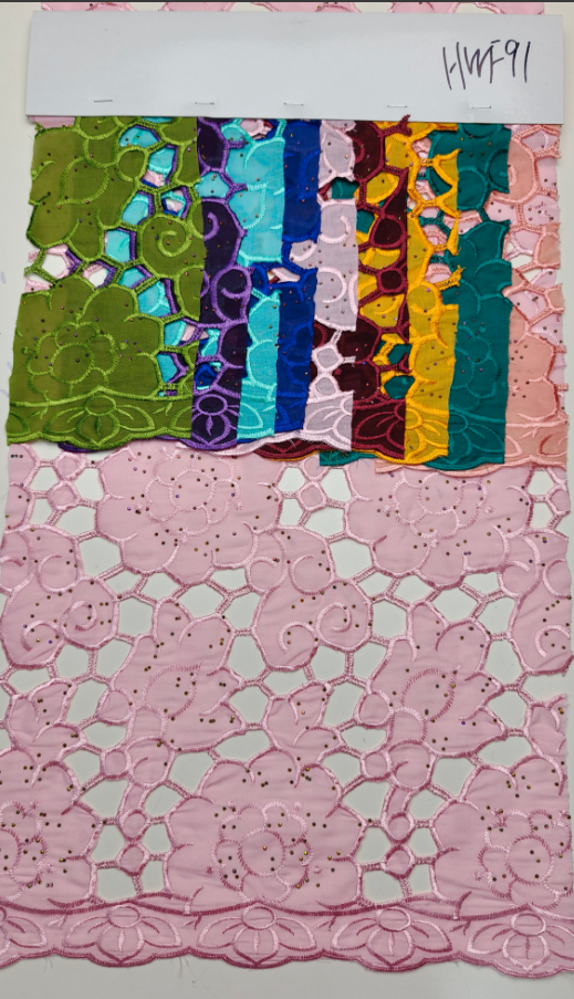 HWF91 Tissu imitation coton unicolore avec découpe laser et application de strass