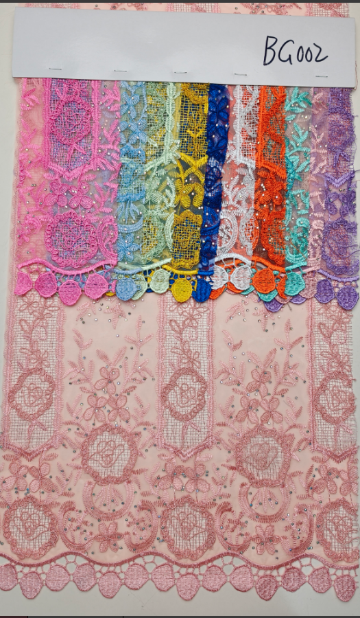 BG002 Organza, découpe laser, cordon torsadé, bordure soluble et strass