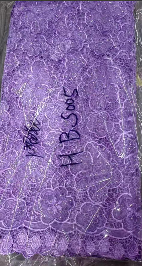 HBS005 Organza, découpe laser, cordon torsadé, bordure soluble et strass