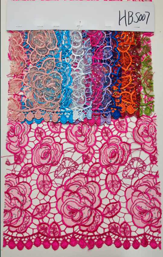 HBS007 Organza, découpe laser, cordon torsadé, bordure soluble et strass