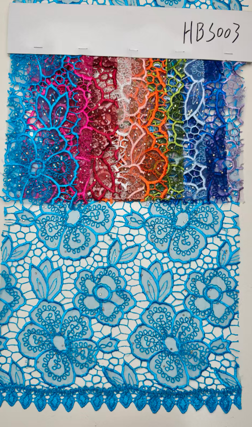 HBS003 Organza, découpe laser, cordon torsadé, bordure soluble et strass