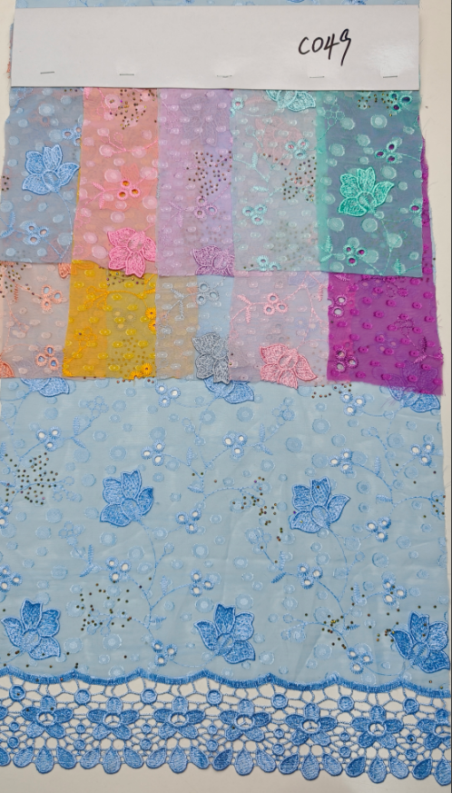 C049 Tissu en chiffon avec motif coupé, broderie 3D et application de strass