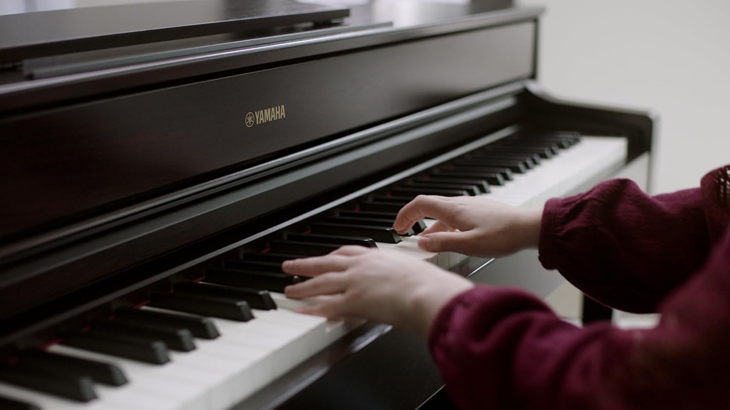 Yamaha Arius, Console Digital Weighted 88-Key Graded Hammer 3 Action, CFX Concert Grand Piano Sound, Includes Bench, Dark Rosewood (YDP184R)