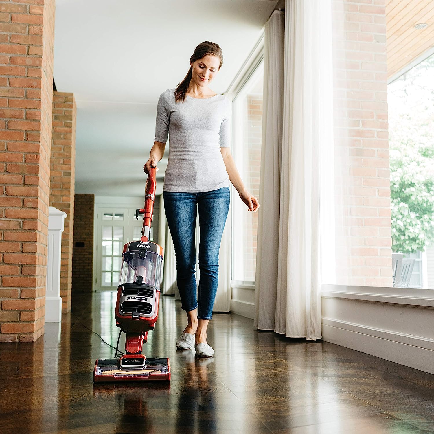 Shark ZU561 Navigator lift-off fast self-cleaning brush roller lightweight upright vacuum cleaner