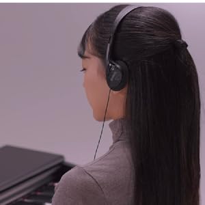 FEATURES FOR GREATER LISTENING COMFORT WHEN USING HEADPHONES