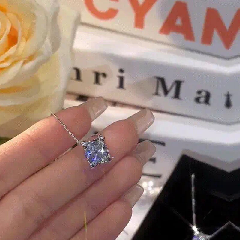 💎Timeless Elegance in Silver & Moissanite!