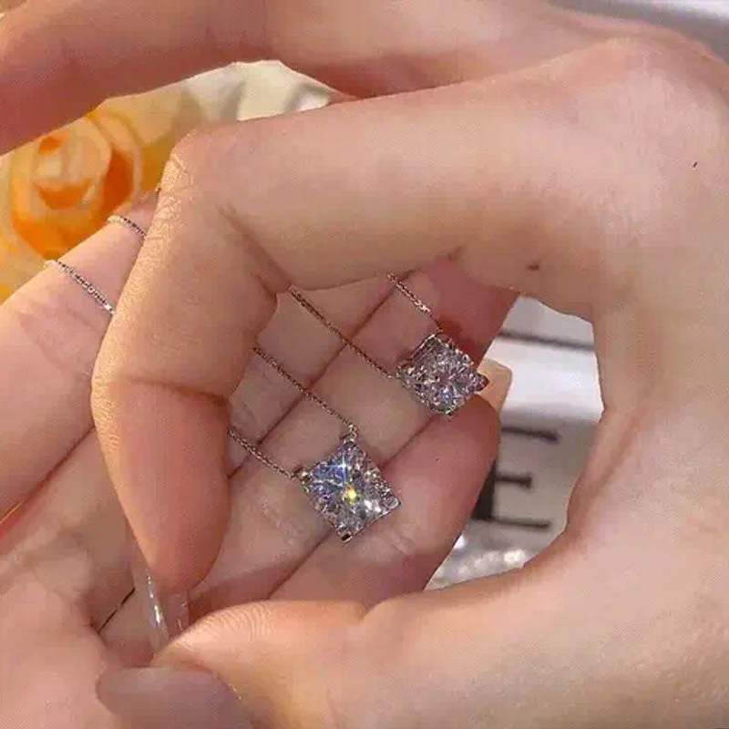 💎Timeless Elegance in Silver & Moissanite!